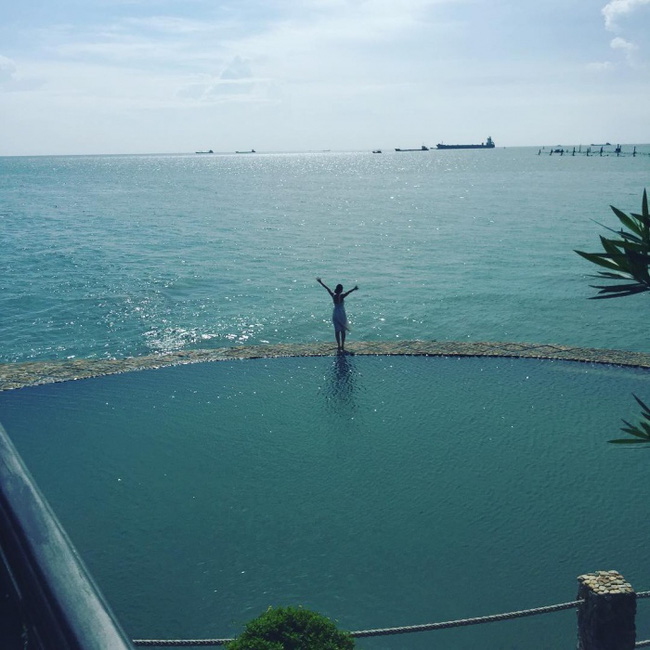 Bạn sẽ mê mẩn 3 hồ bơi tràn bờ biển siêu đẹp và rất gần Sài Gòn này mất! - Ảnh 18.